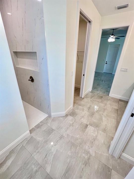En Venta: $599,000 (4 camas, 2 baños, 1862 Pies cuadrados)