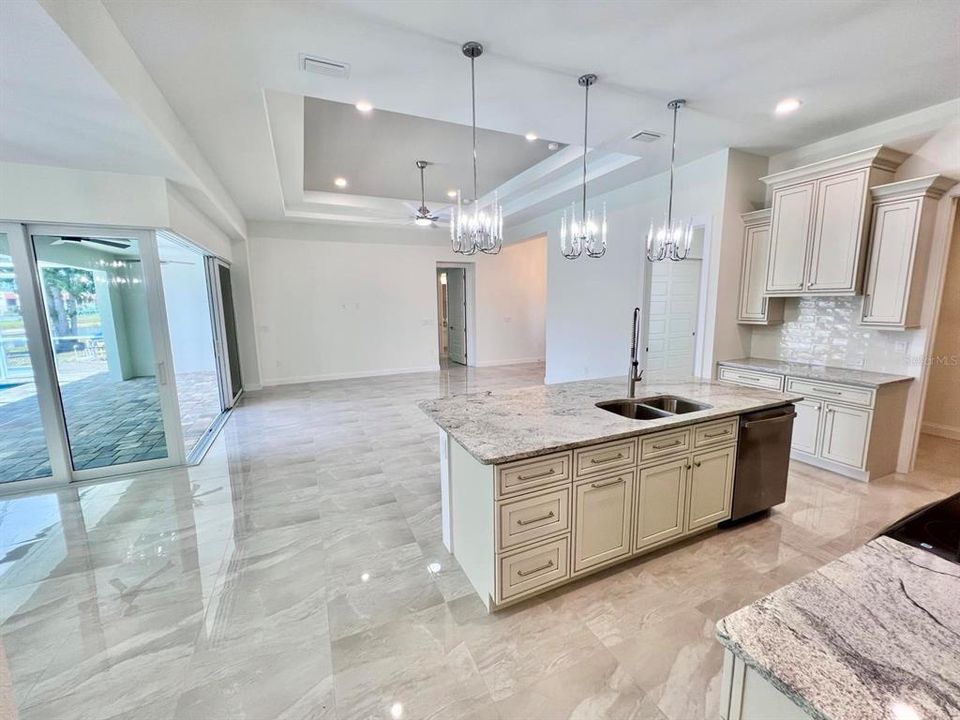 En Venta: $599,000 (4 camas, 2 baños, 1862 Pies cuadrados)