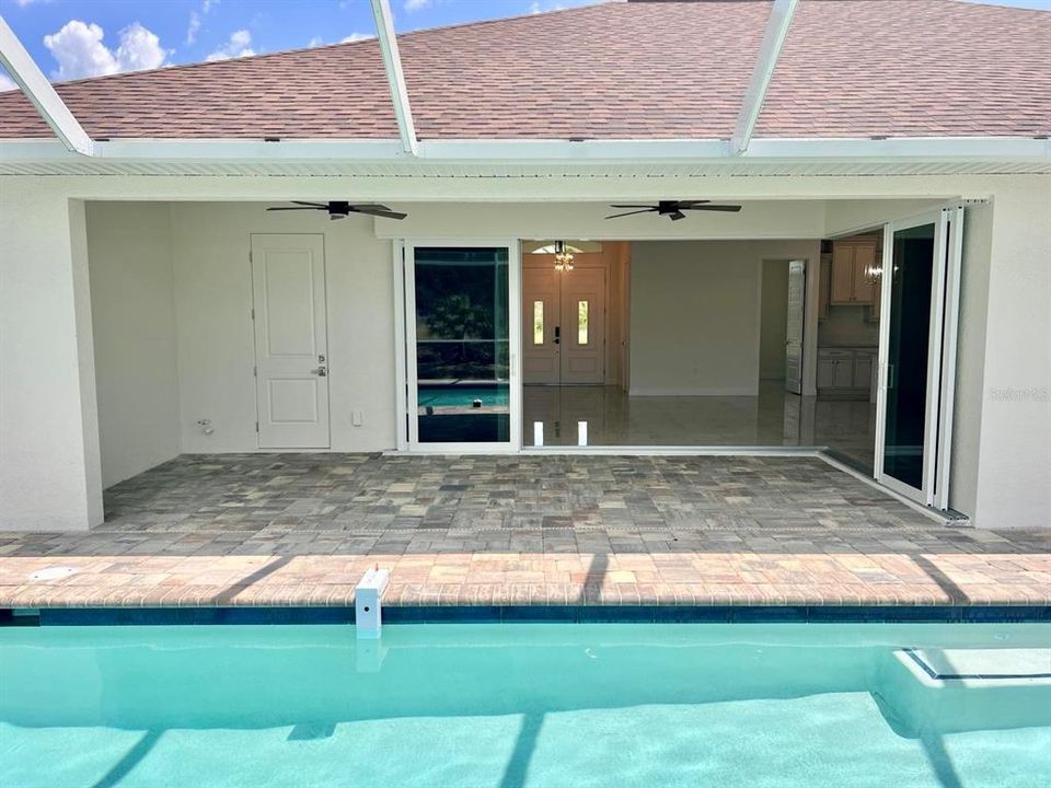 En Venta: $599,000 (4 camas, 2 baños, 1862 Pies cuadrados)