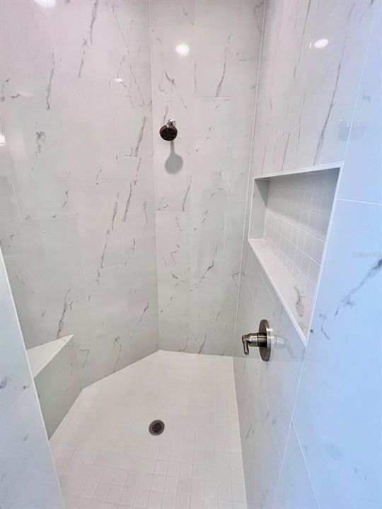 En Venta: $599,000 (4 camas, 2 baños, 1862 Pies cuadrados)