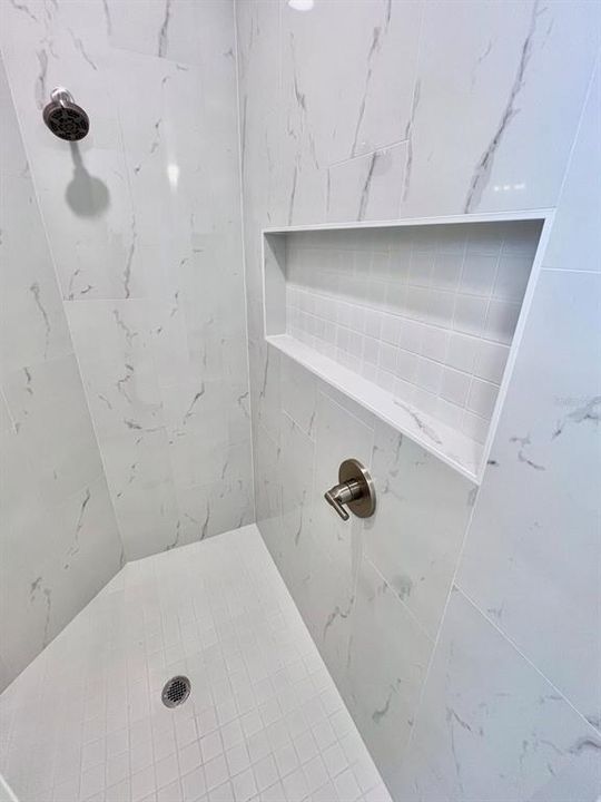 En Venta: $599,000 (4 camas, 2 baños, 1862 Pies cuadrados)