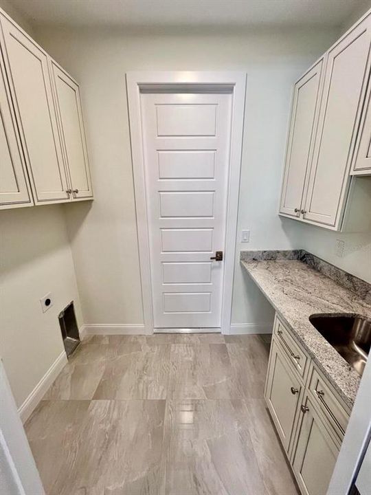 En Venta: $599,000 (4 camas, 2 baños, 1862 Pies cuadrados)