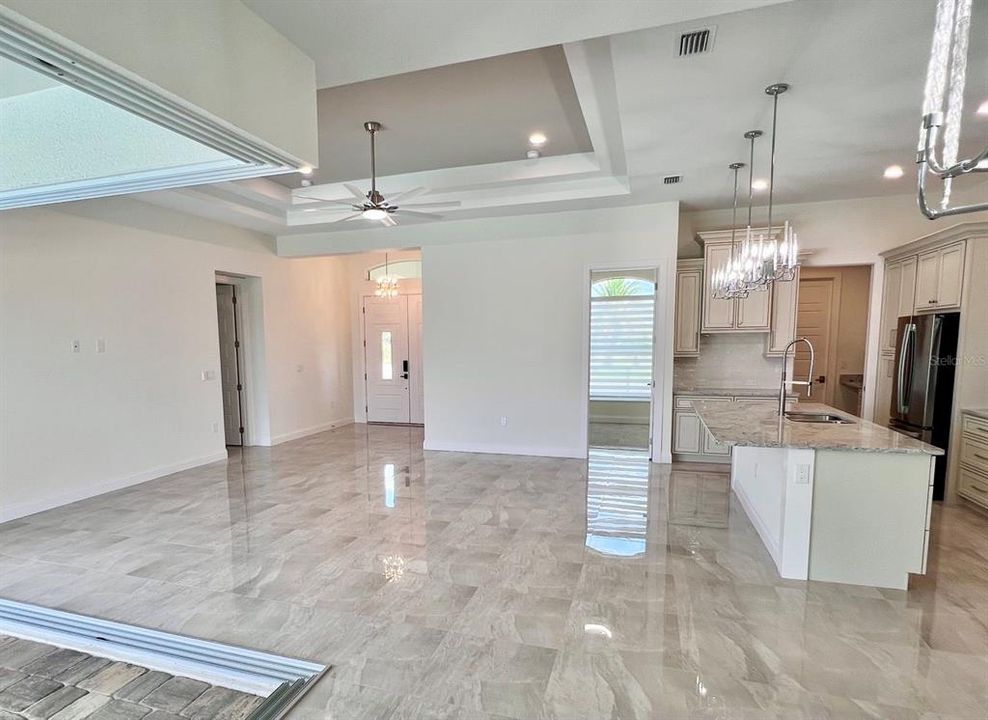 En Venta: $599,000 (4 camas, 2 baños, 1862 Pies cuadrados)