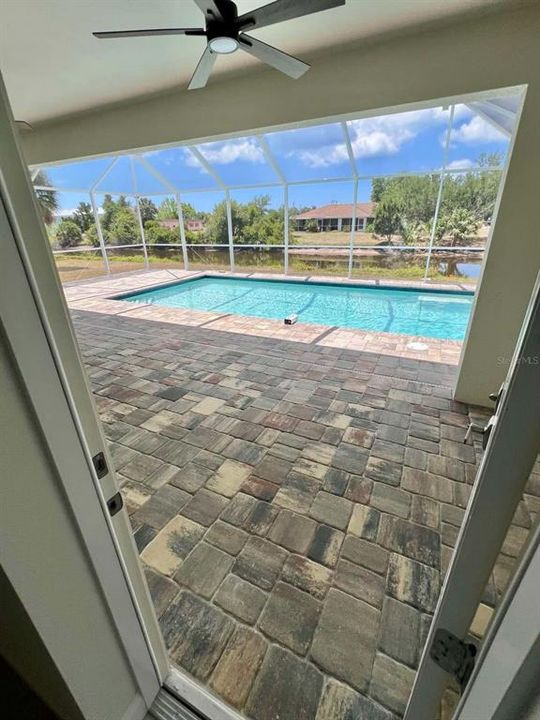 En Venta: $599,000 (4 camas, 2 baños, 1862 Pies cuadrados)