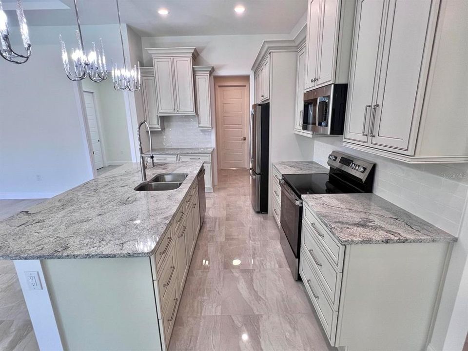 En Venta: $599,000 (4 camas, 2 baños, 1862 Pies cuadrados)
