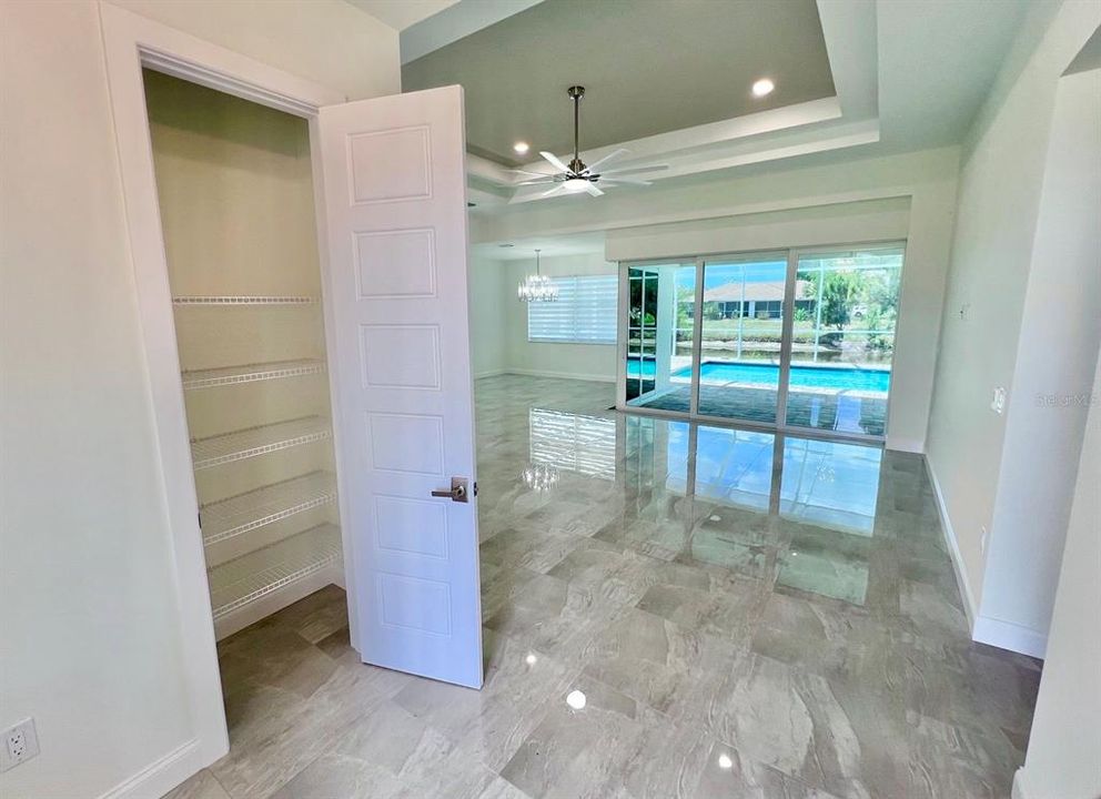 En Venta: $599,000 (4 camas, 2 baños, 1862 Pies cuadrados)