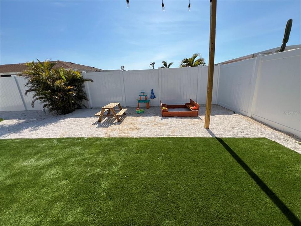 Activo con contrato: $610,000 (4 camas, 2 baños, 1543 Pies cuadrados)