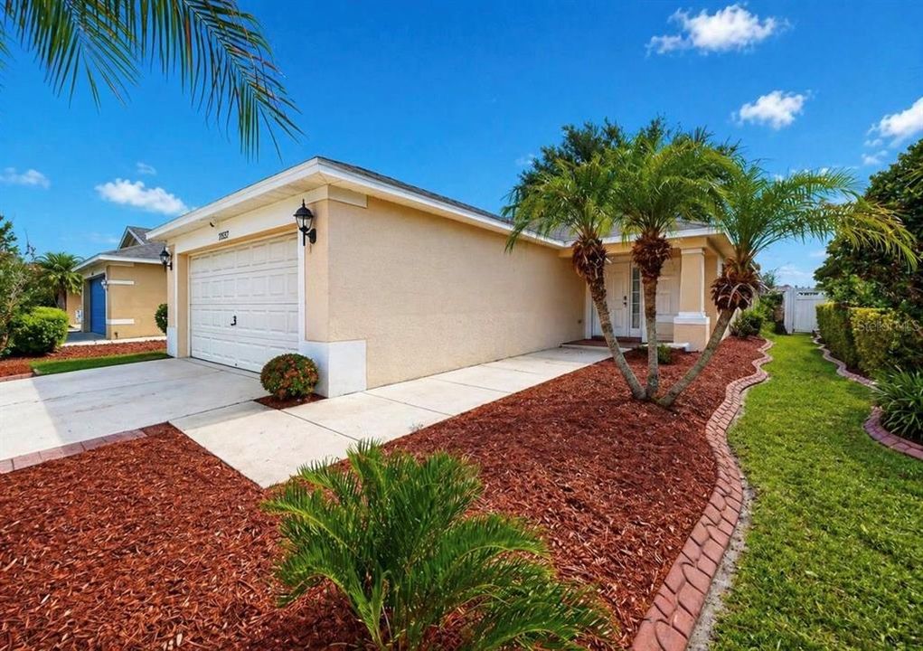 Под контрактом: $299,900 (3 спален, 2 ванн, 1140 Квадратных фут)
