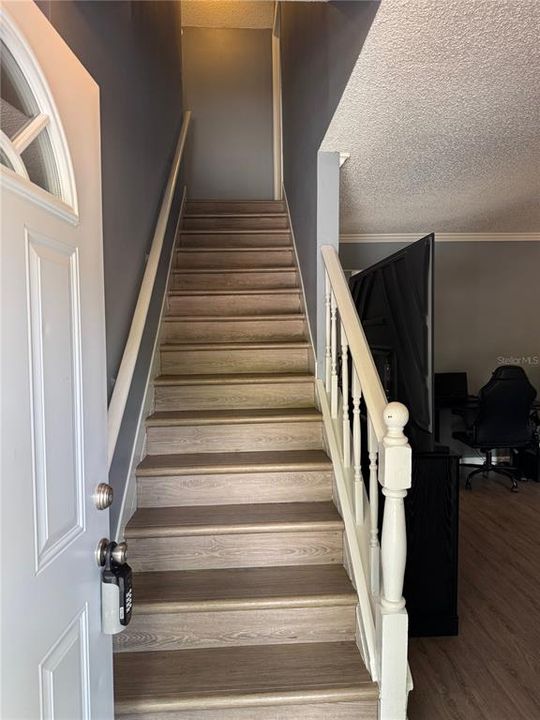 Active With Contract: $289,000 (3 beds, 2 baths, 1456 Square Feet)