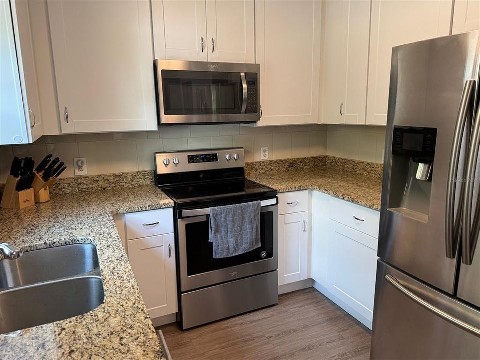 Active With Contract: $289,000 (3 beds, 2 baths, 1456 Square Feet)