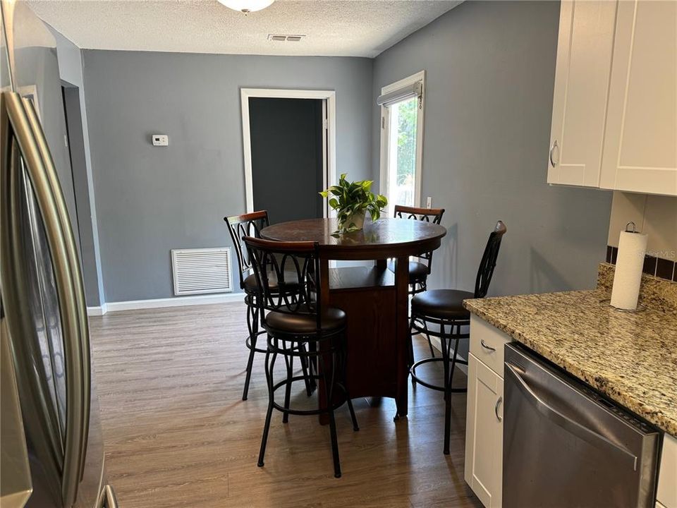 Active With Contract: $289,000 (3 beds, 2 baths, 1456 Square Feet)