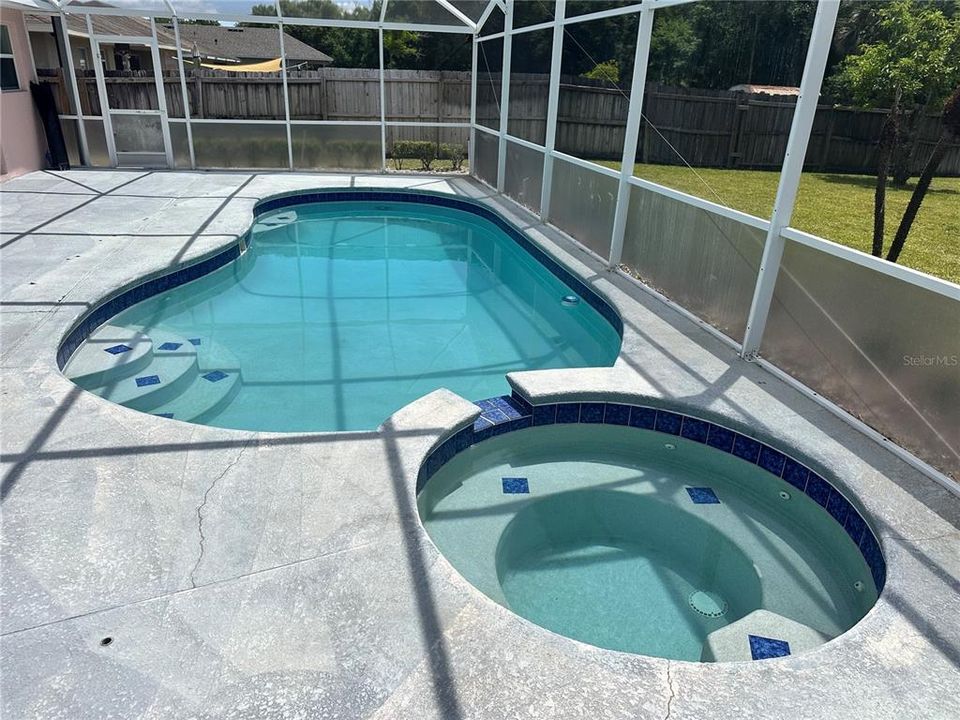 Activo con contrato: $400,000 (4 camas, 2 baños, 1806 Pies cuadrados)