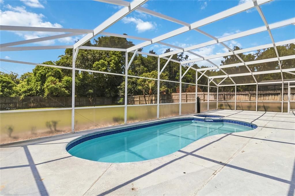 Activo con contrato: $400,000 (4 camas, 2 baños, 1806 Pies cuadrados)
