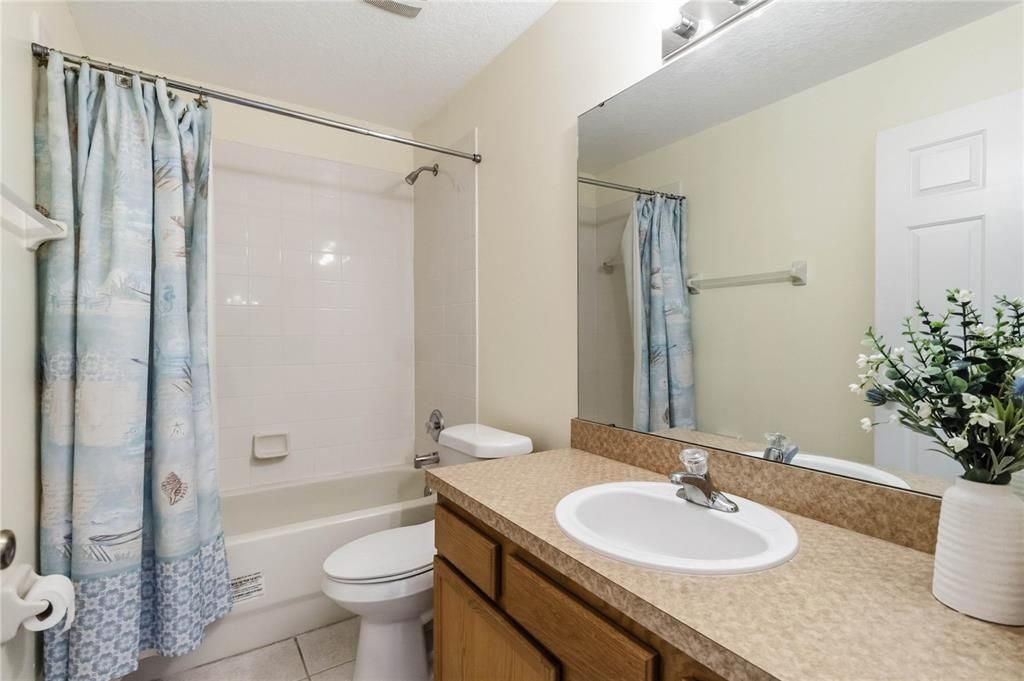 Activo con contrato: $400,000 (4 camas, 2 baños, 1806 Pies cuadrados)