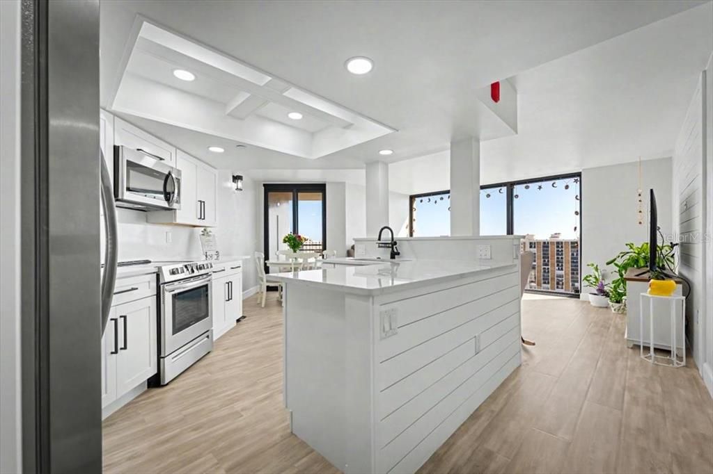 Active With Contract: $157,000 (1 beds, 1 baths, 1010 Square Feet)
