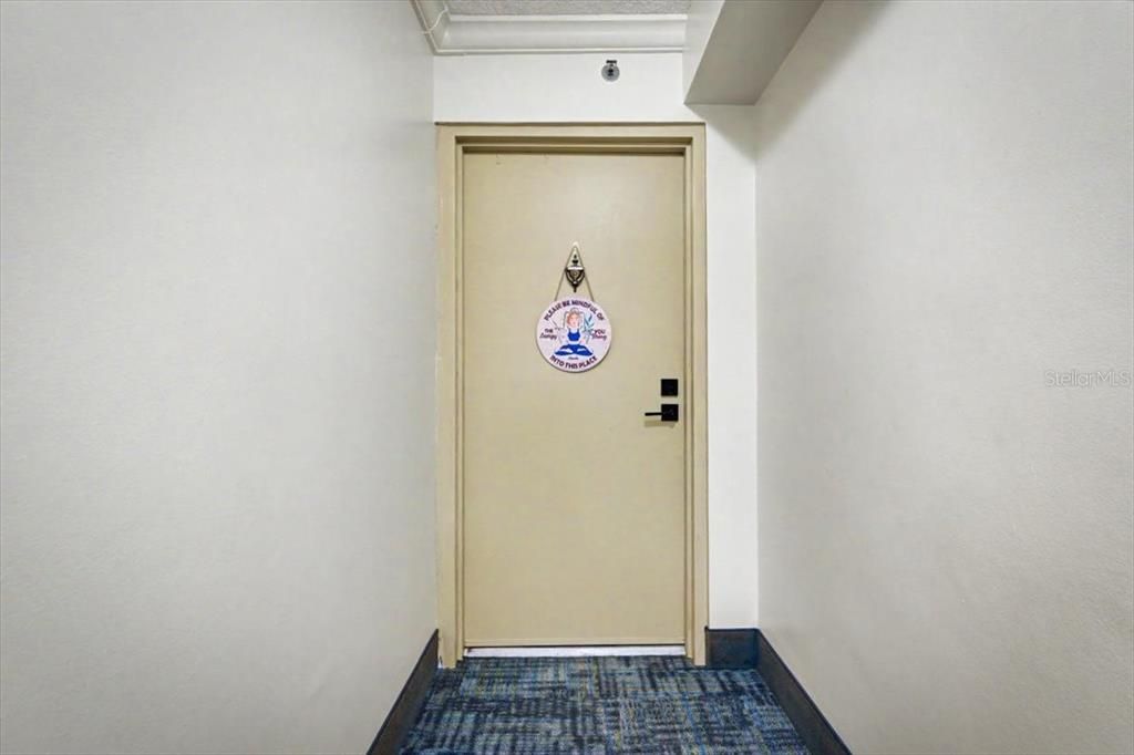 Active With Contract: $157,000 (1 beds, 1 baths, 1010 Square Feet)