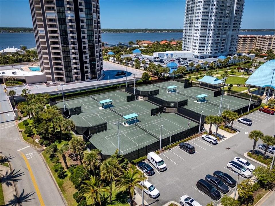 Active With Contract: $157,000 (1 beds, 1 baths, 1010 Square Feet)