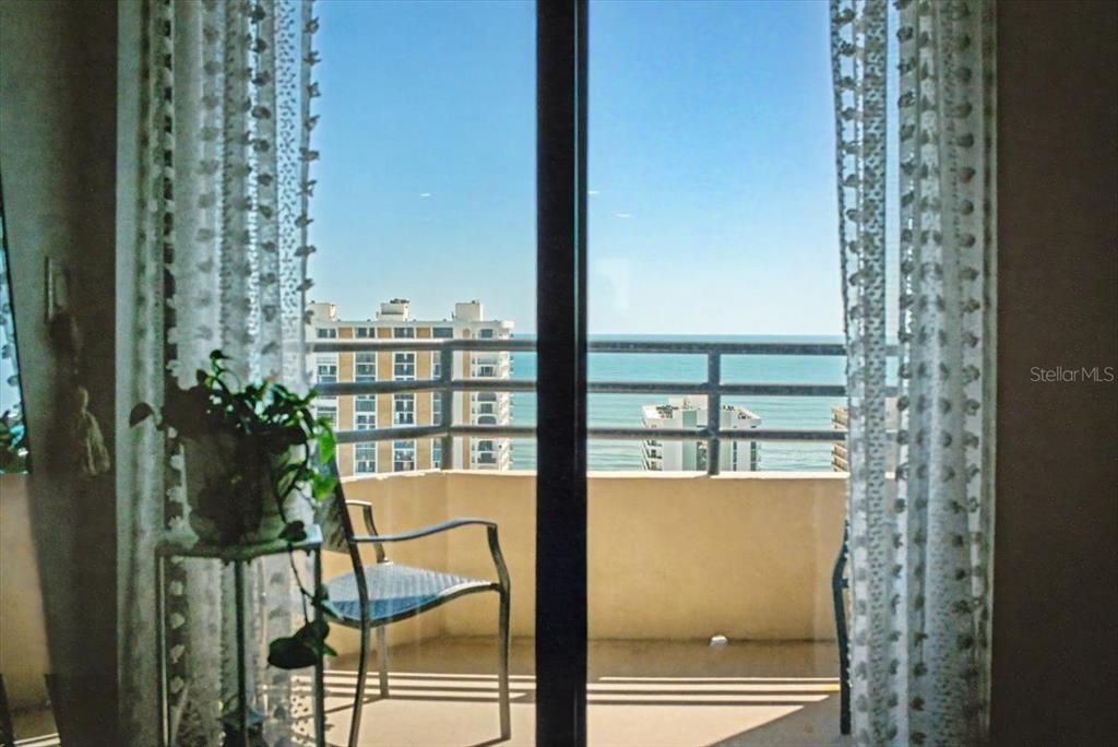 Active With Contract: $157,000 (1 beds, 1 baths, 1010 Square Feet)