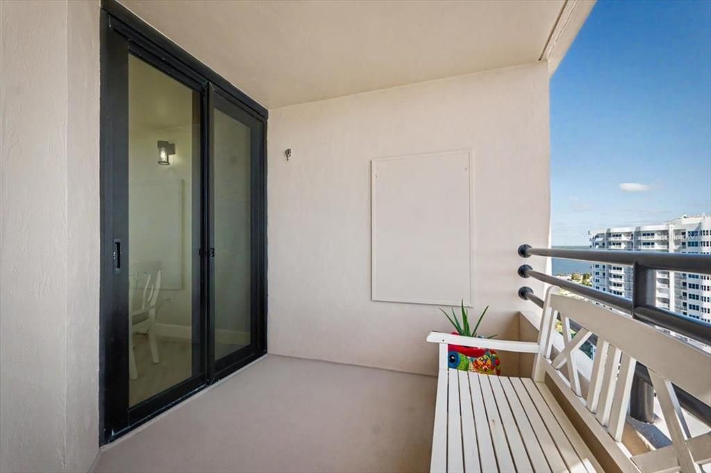 Active With Contract: $157,000 (1 beds, 1 baths, 1010 Square Feet)
