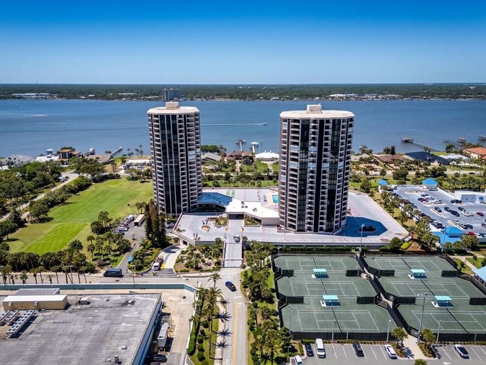 Active With Contract: $157,000 (1 beds, 1 baths, 1010 Square Feet)