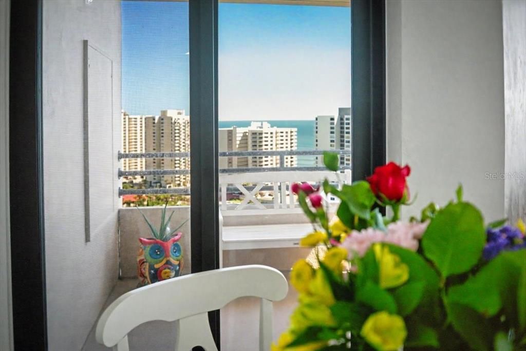 Active With Contract: $157,000 (1 beds, 1 baths, 1010 Square Feet)
