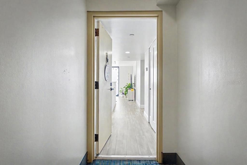 Active With Contract: $157,000 (1 beds, 1 baths, 1010 Square Feet)
