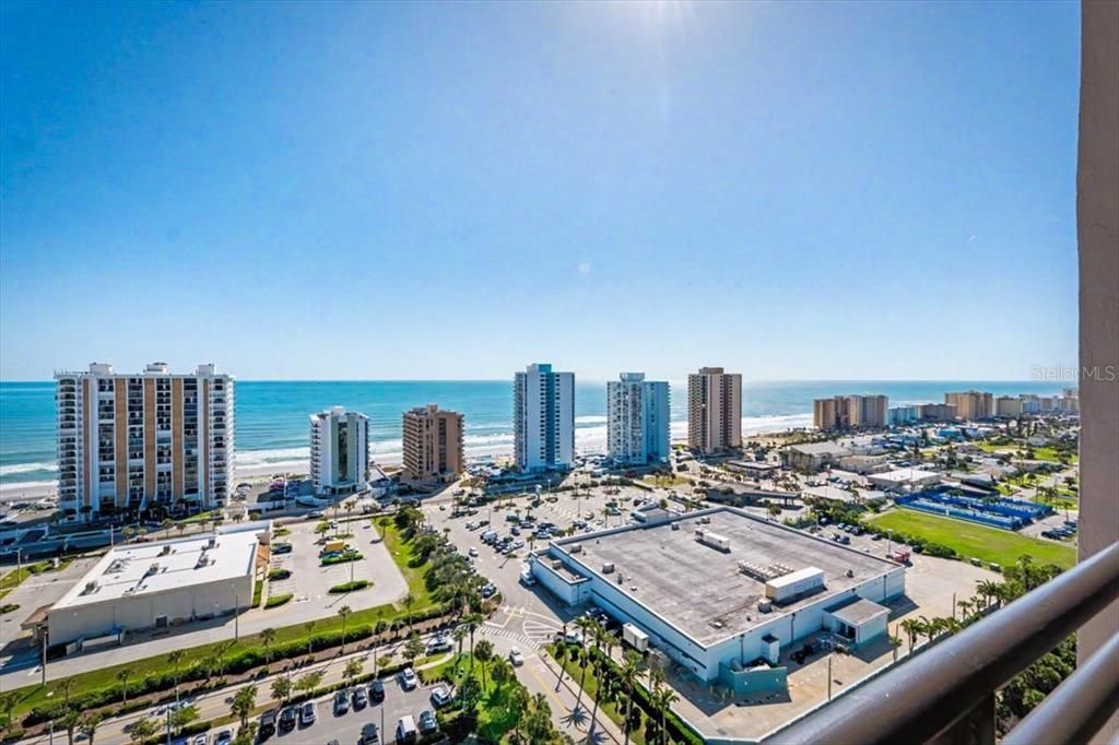 Active With Contract: $157,000 (1 beds, 1 baths, 1010 Square Feet)