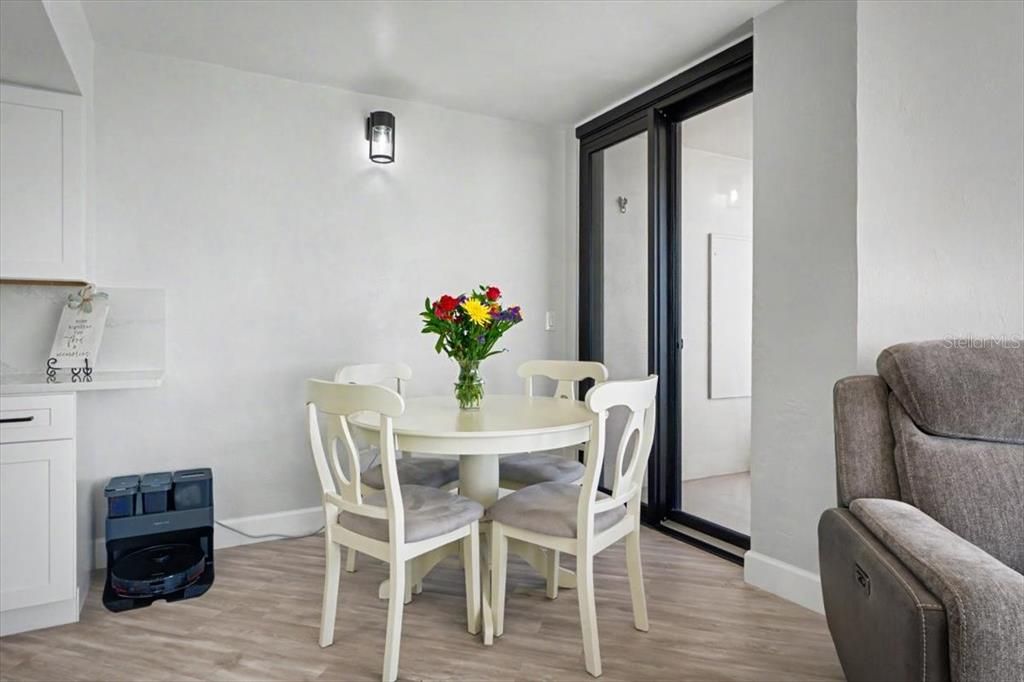 Active With Contract: $157,000 (1 beds, 1 baths, 1010 Square Feet)