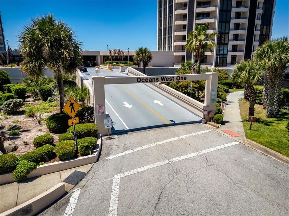 Active With Contract: $157,000 (1 beds, 1 baths, 1010 Square Feet)