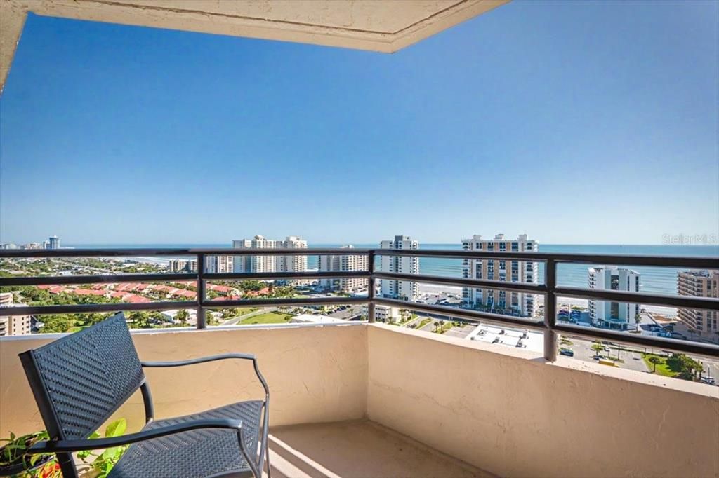 Active With Contract: $157,000 (1 beds, 1 baths, 1010 Square Feet)