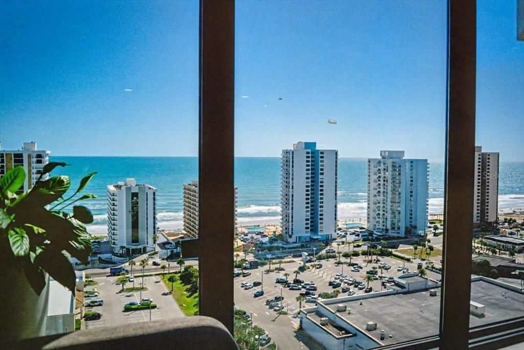 Active With Contract: $157,000 (1 beds, 1 baths, 1010 Square Feet)