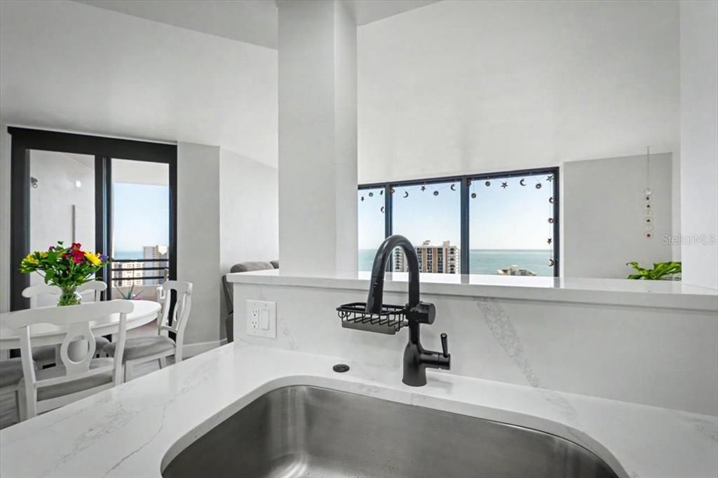 Active With Contract: $157,000 (1 beds, 1 baths, 1010 Square Feet)