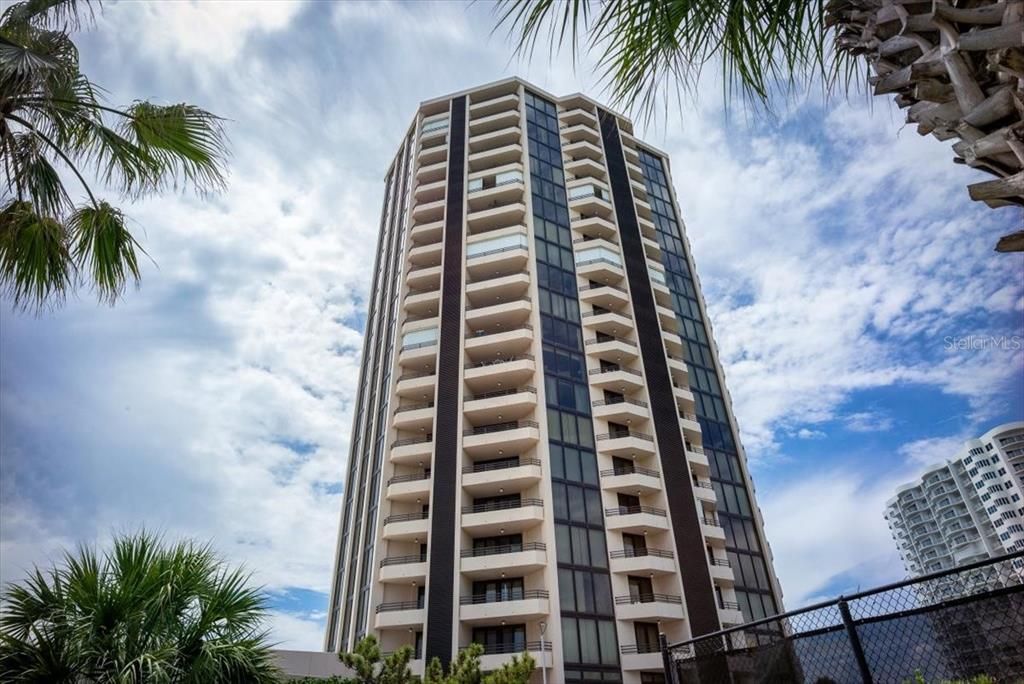 Active With Contract: $157,000 (1 beds, 1 baths, 1010 Square Feet)