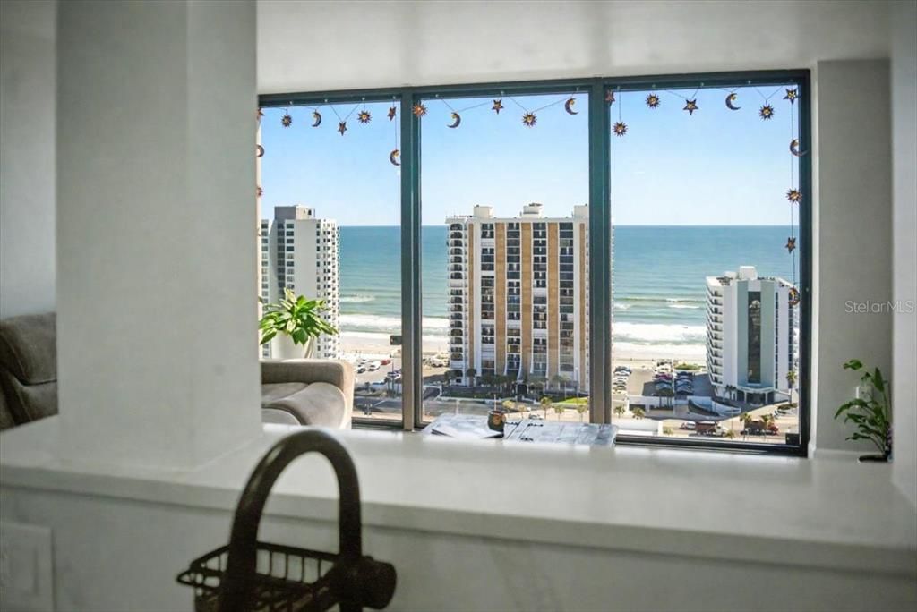 Active With Contract: $157,000 (1 beds, 1 baths, 1010 Square Feet)