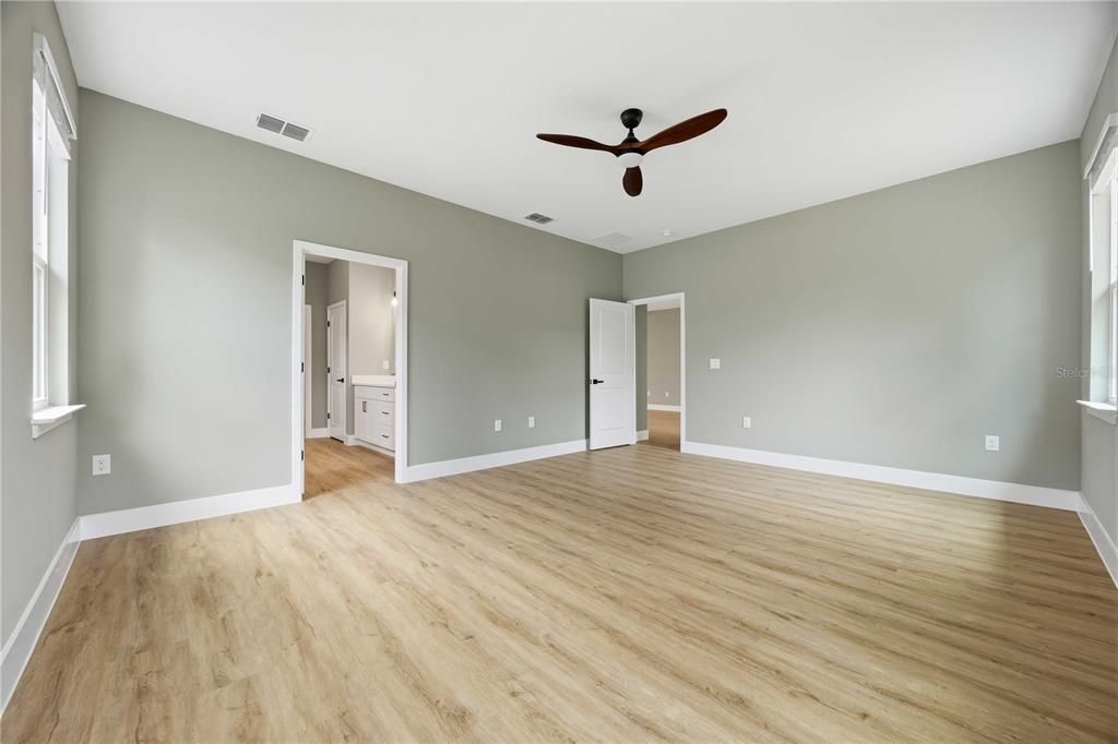 En Venta: $429,900 (4 camas, 3 baños, 2378 Pies cuadrados)