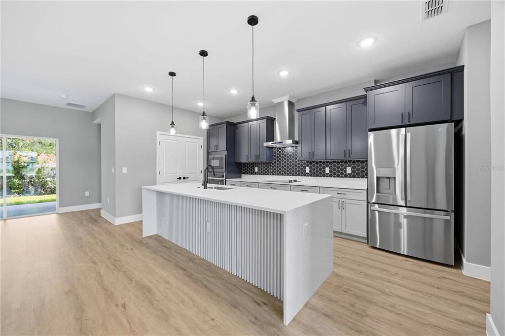 En Venta: $429,900 (4 camas, 3 baños, 2378 Pies cuadrados)