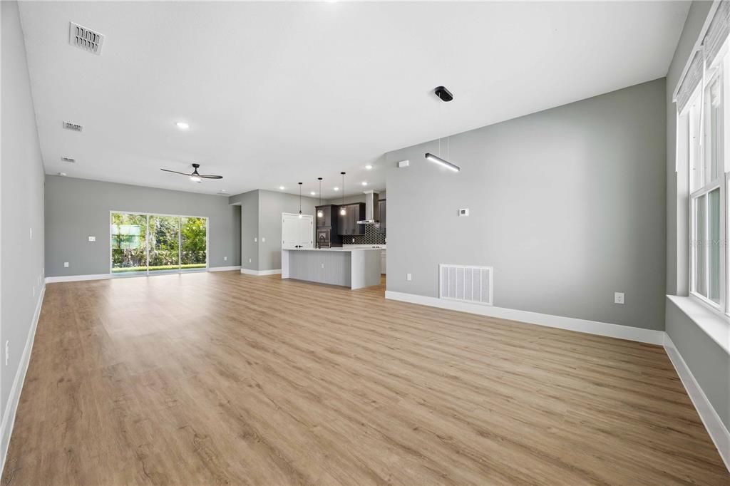 En Venta: $429,900 (4 camas, 3 baños, 2378 Pies cuadrados)