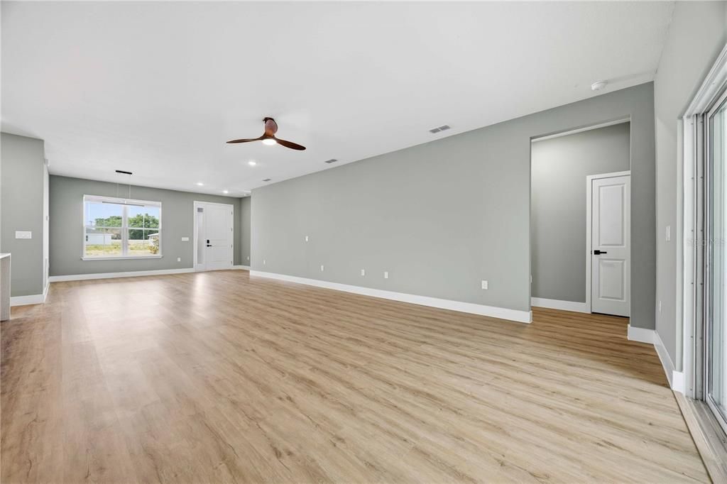 En Venta: $429,900 (4 camas, 3 baños, 2378 Pies cuadrados)