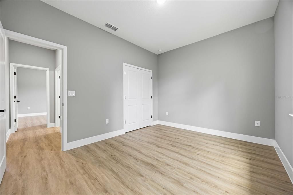 En Venta: $429,900 (4 camas, 3 baños, 2378 Pies cuadrados)