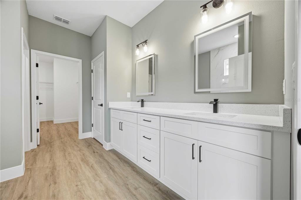 En Venta: $429,900 (4 camas, 3 baños, 2378 Pies cuadrados)