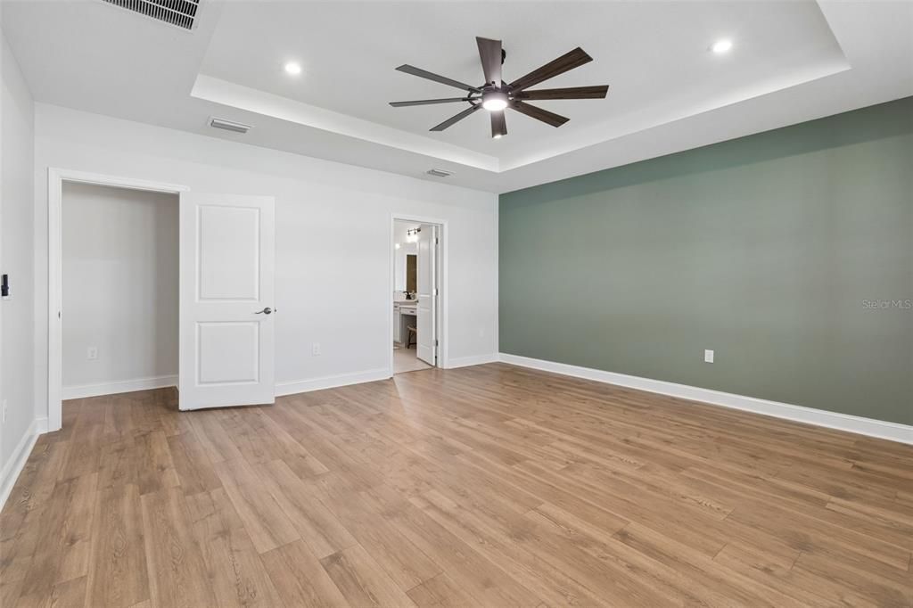 En Venta: $829,900 (5 camas, 4 baños, 3835 Pies cuadrados)