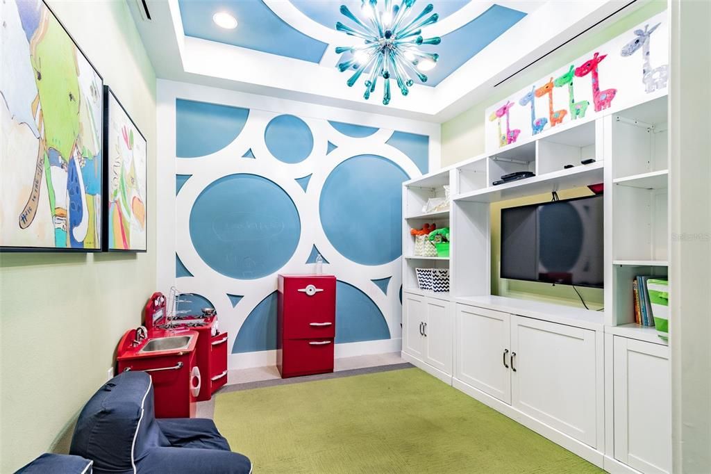En Venta: $829,900 (5 camas, 4 baños, 3835 Pies cuadrados)