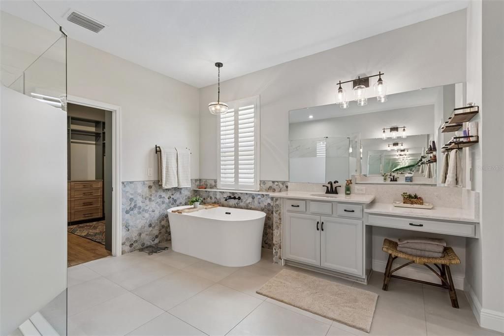 En Venta: $829,900 (5 camas, 4 baños, 3835 Pies cuadrados)