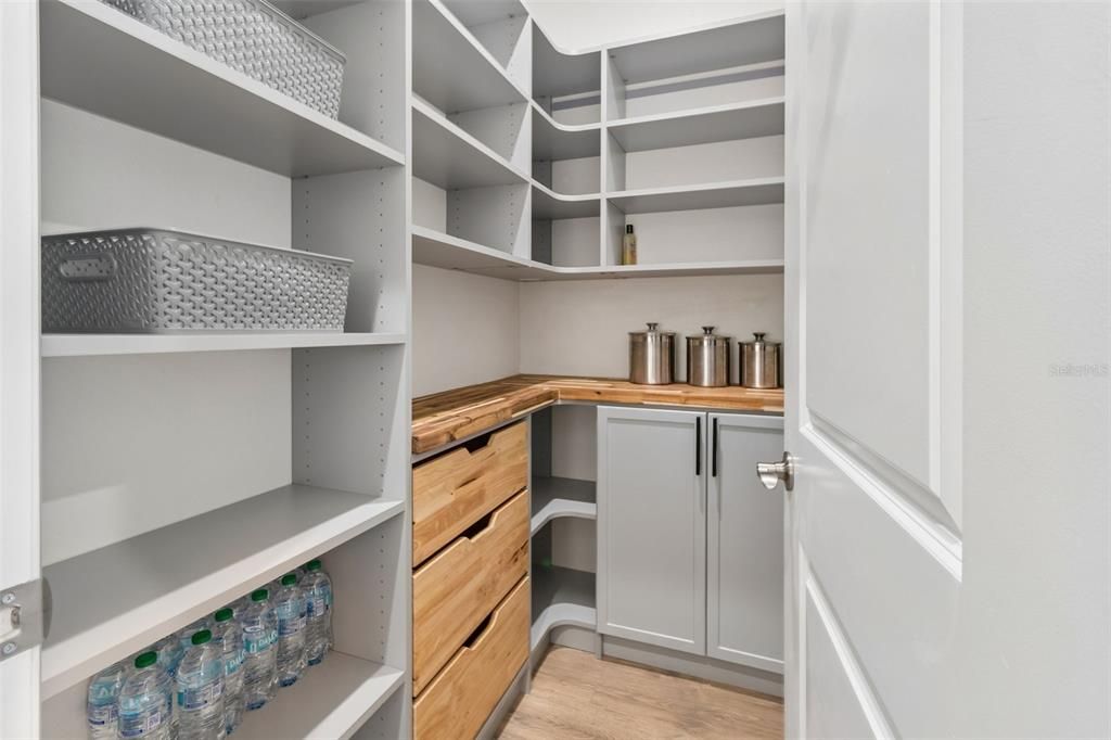 En Venta: $829,900 (5 camas, 4 baños, 3835 Pies cuadrados)