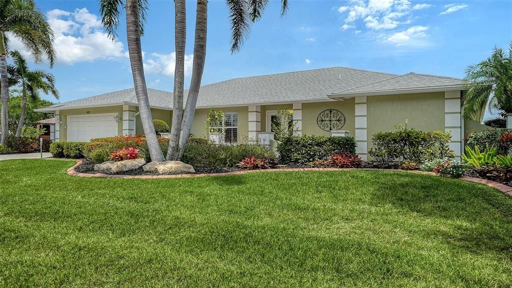 Active With Contract: $604,900 (3 beds, 2 baths, 2392 Square Feet)