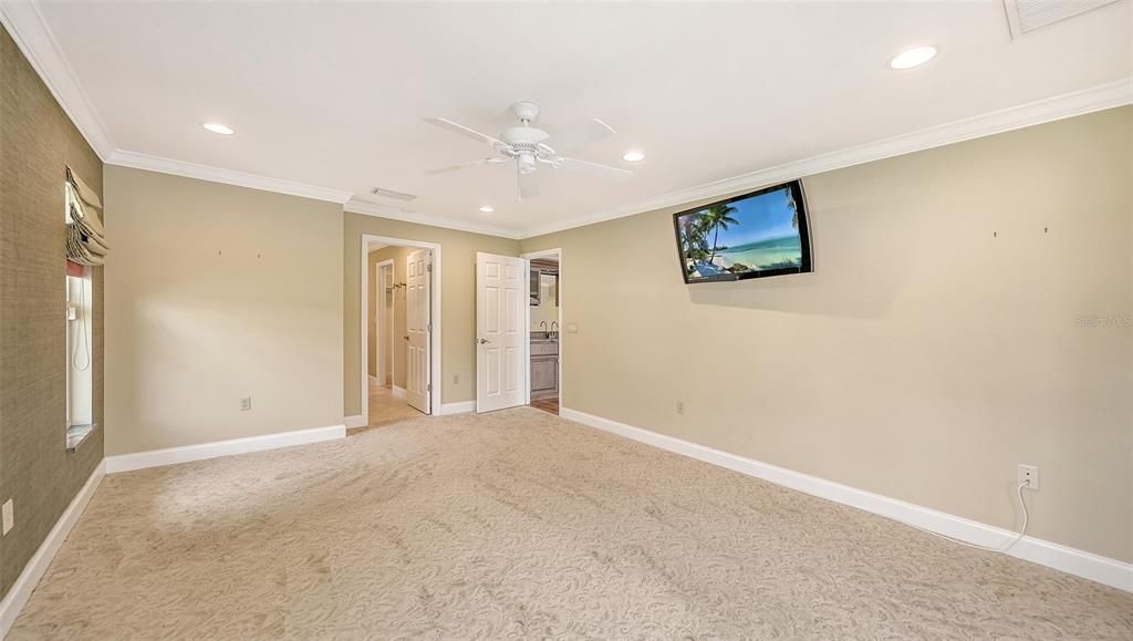 Active With Contract: $604,900 (3 beds, 2 baths, 2392 Square Feet)