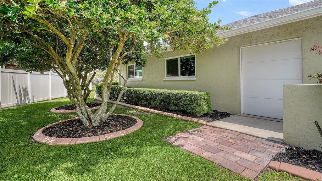 Active With Contract: $604,900 (3 beds, 2 baths, 2392 Square Feet)