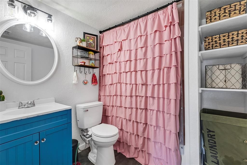 На продажу: $179,999 (2 спален, 1 ванн, 852 Квадратных фут)