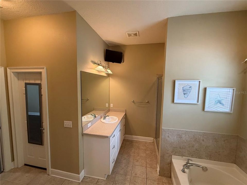 For Rent: $2,350 (3 beds, 2 baths, 1750 Square Feet)