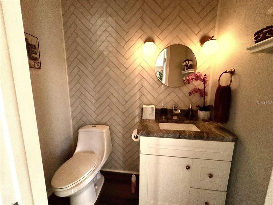 For Sale: $119,500 (1 beds, 1 baths, 902 Square Feet)